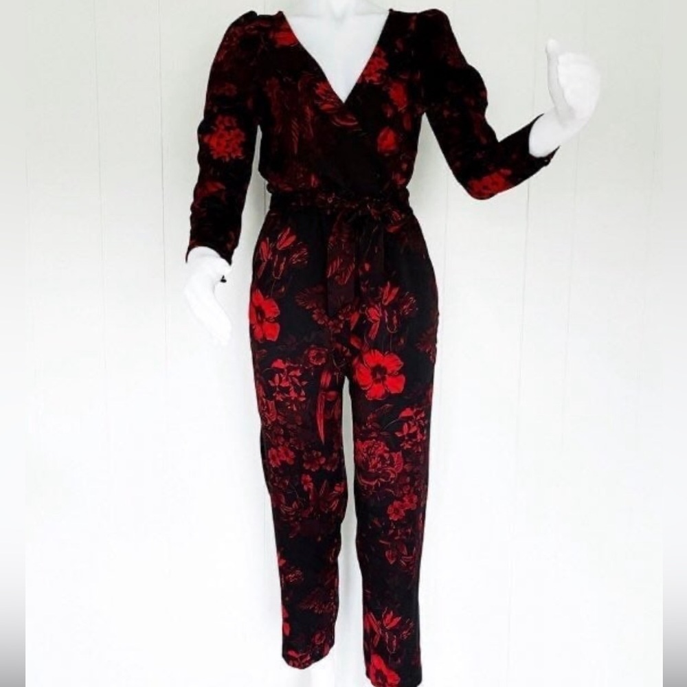 H&M Black & Red
Floral Front tie
Jumpsuit size 2